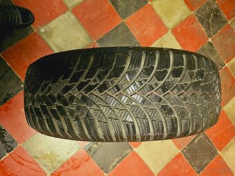 Firestone WINTERHAWK 4 215/60 R17 96H - najeto jen 650km - 3