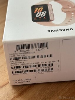 Nový chytrý náramek Samsung Galaxy FIT 3 SM-R390 Pink Gold - 3