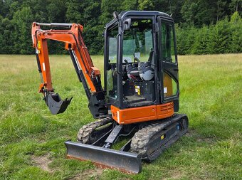 Prodám bagr Hitachi ZX26U-6, rok 2024, hydraulický upínač - 3