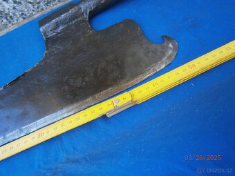 Unikátní sekera - 3