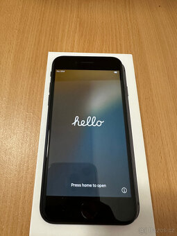 iPhone SE 2020 (2. generace) - 128 GB - 3