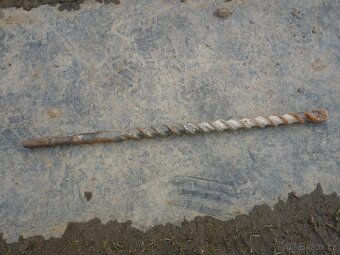 Vrták do betonu Kango - 3