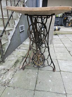 Prodám stůl ze šicího stroje Singer - 3
