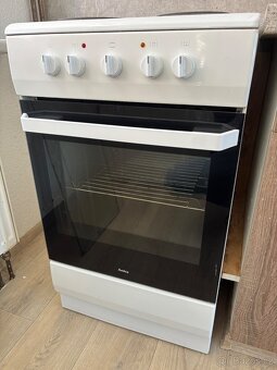 Starší elektrický sporák - 3