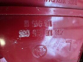 Škoda Octavia 1 pravé a levé 1U6945095, 1U6945096 - 3