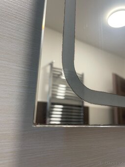 Zrcadlo do koupelny s Led 100x70x3,5 - 3