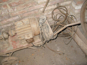 pumpa s motorem na podvozku - 3