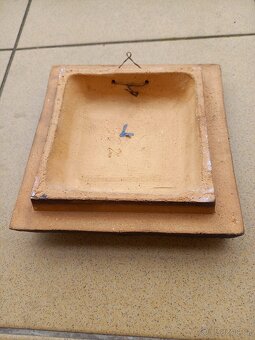 KERAMICKÝ RELIÉF – VODNÁŘ (JIHOKERA BECHYNĚ, 70. LÉTA) - 3