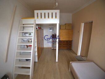 Svésedlice - Rodinný dům 7+1 kousek od města i dálnice - 3