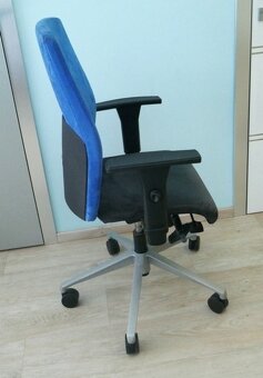 Kvalitní kancelářská židle, zn. Mayer - 3