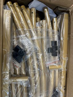 pomocník na výzdobu. - 3