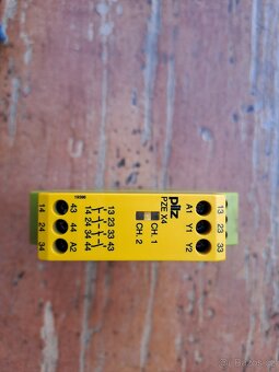 Predám bezpečnostné relé PILZ - 3