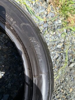 Pneu 245/45r18 - 3