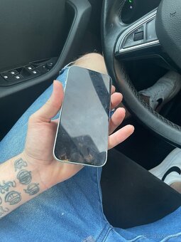 iPhone 15 - 3