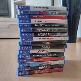 Playstation 4 - 3