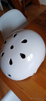 Přilba skate, koloběžka, brusle - 3