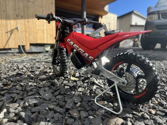 GasGas MC-E 2 (2025) – TOP stav - 3