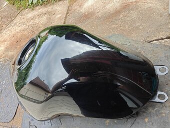 Suzuki Bandit GSF 1200 1996 - 2000 - nádrž - 3