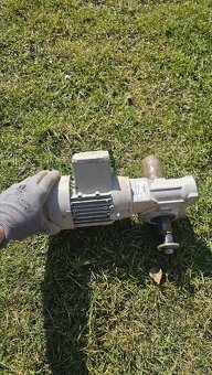 Elektromotor s převodovkou - 3