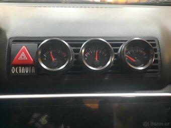 Držák budíků octavia - 3