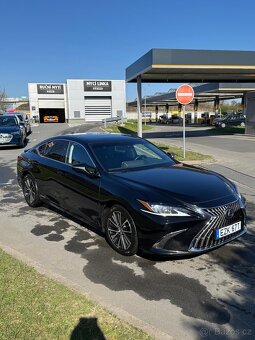 Lexus ES300h rok 2022 - 3