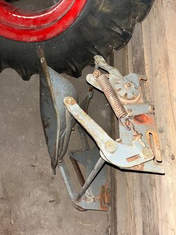 Prodám originál sedačku na ZETOR25- LAVOR-4000,- - 3