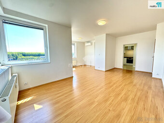 pronájem bytu 3KK, 76m2, terasa, balkon, sklep, stání, Praha - 3