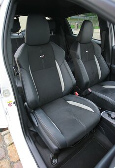 Toyota Yaris 1,5 hybrid GR SPORT - 3