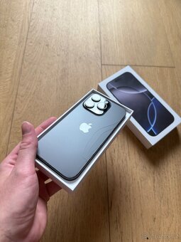 Apple iPhone 16 Pro 128GB cerny - 3