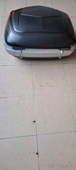 Horni kufr givi top case - 3