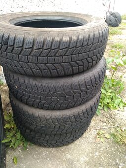 Prodám zimní gumy General 215/70 R16 - 3