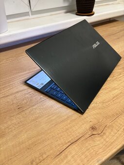 Notebook Asus Zenbook 13 - 3