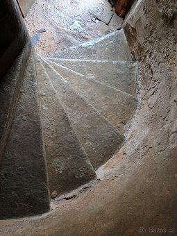 Zámecké opukové točité schodiště - 3