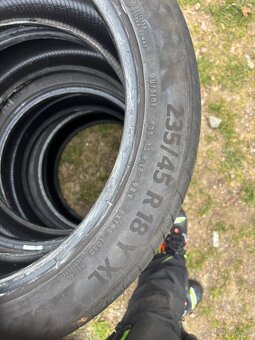 Continental 235/45/18 - 3