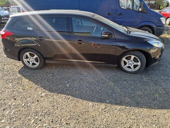 Ford Focus combi mk3 1.0i Ecobooast černá barva - 3