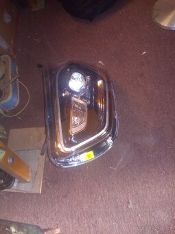 levé přední světlo na Ford tranzit custom - 3
