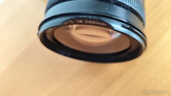 Canon EOS 600D s objektivem EF-S 18-200mm - 3
