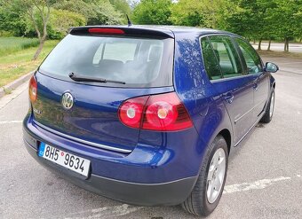 V pěkném stavu Volkswagen Golf 5 bez nutnosti dalších invest - 3