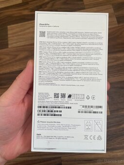 Nový iPhone 16 Pro 128GB - zlatá barva - 3