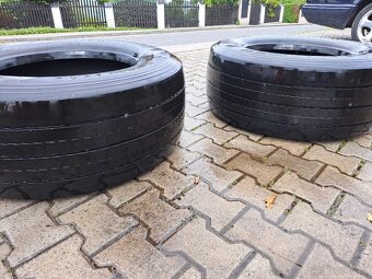 Prodám 2x vodící pneu Kumho 385/55 R22,5 - 3