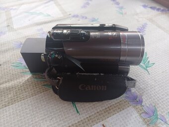 Canon LEGRIA HF200 - 3
