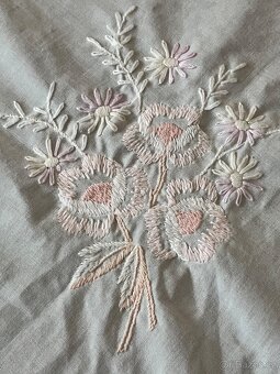 Vyšívaný plátěný ubrus - 3