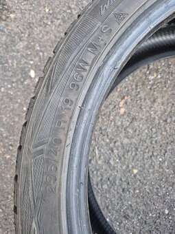 235/40r19 -Zimni 2ks Vredestein 6mm - 3