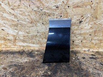 PRAVÁ KRYTKA BLATNÍKU VW TOUAREG 7P 7P6853718 LC9X - 3