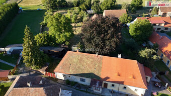 exkluzivní prodej samostatné části dvojdomu, maštale a velké - 3