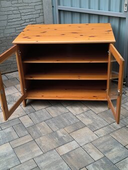 Prodám dřevěnou TV komodu IKEA Leksvik - 3