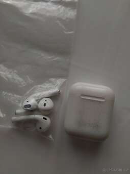 Apple AirPods (1. generace) - 3