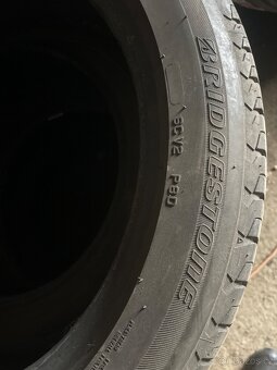 215/50R18 - 3