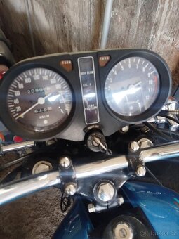 Suzuki GS 550 - 3