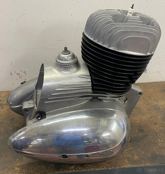 Jawa 250 panelka motor - 3